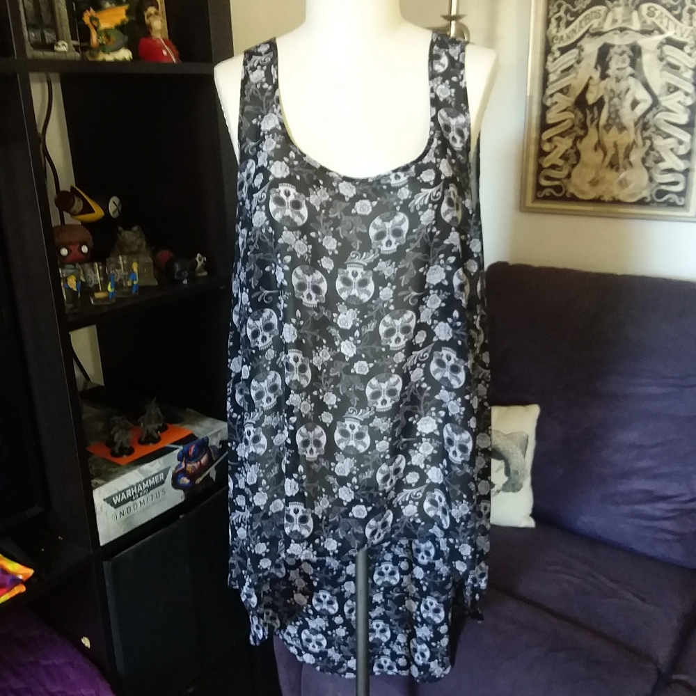 Torrid Sheer Skull high/low Flowy Top size 2